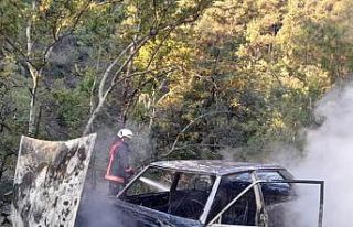 Yanan otomobil kullanılmaz hale geldi