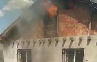 Yanan yayla evini vatandaşlar söndürdü