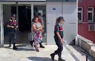 Yarım kilo eroinle yakalanan kadın tacir jandarmanın...