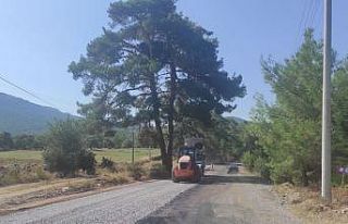 Yatağan’ın kırsal mahallelerinde yol çalışmalarını...