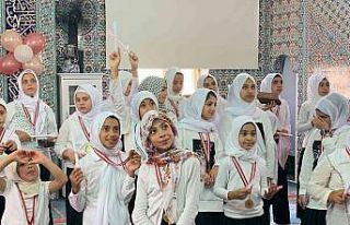 Yaz Kuran kursunu başarıyla bitiren öğrencilere...