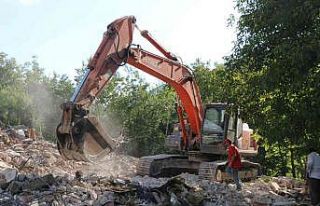 Yenice’de evleri yıkılanlar yeni evlerine geçmek...