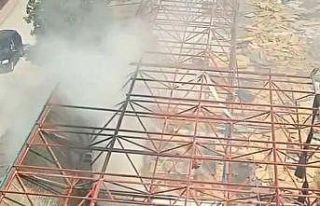 Yıkımı süren pazar yerinde yangın çıktı