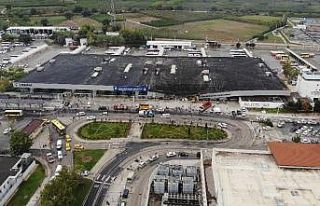 Yıldırım düşmesi sonrası çatısı yıkılan...