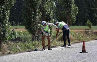 Yol temizlik çalışmaları devam ediyor