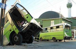 Yolcu dolu otobüs böyle uçtu