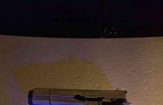 Yoldan geçenlere küfür edip, silah çeken şahıs...