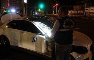 Yolun karşısına geçmek isterken canından oldu