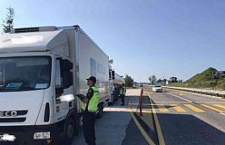 Yük taşıyan araçlara denetim yapıldı