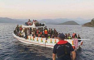 Yunanlılar balıkçı teknesinde 65 göçmeni geri...