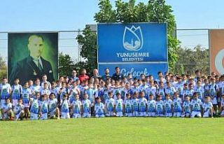 Yunusemre ile futbolu öğrendiler