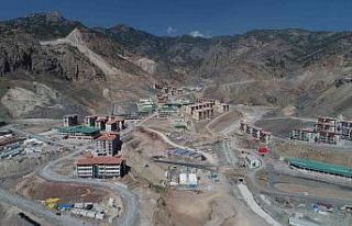 Yusufeli’nde yeni ilçedeki konutların anahtarları...