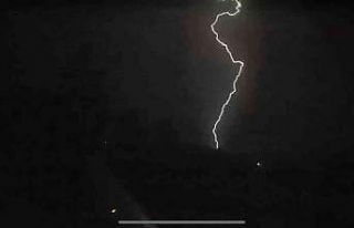 Zonguldak’ta şimşekler geceyi aydınlattı