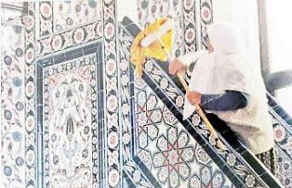 30 ev kadını her hafta bir camiyi temizliyor