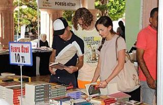 4. Alanya Kitap Fuarı misafirlerine kapılarını...