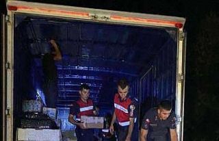 6 milyon liralık kaçak ürün taşıyan kargo aracı...
