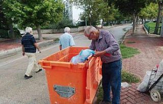 75’lik delikanlı günde 10 kilometre yürüyerek...
