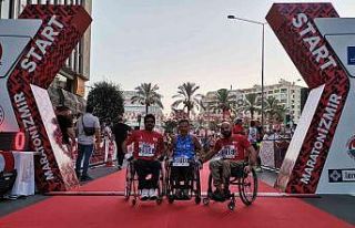 9 Eylül İzmir Yarı Maratonu rekor katılımla başladı