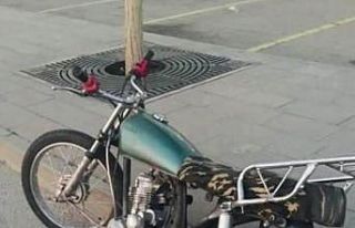 Abart egzoz takarak yarışan motor sürücülerine...