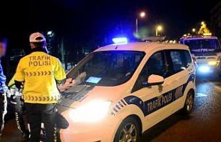 Abart egzozlu araçla alkollü yakalanan aday sürücü:...