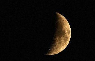 Ahlat’ta ‘Yeni Ay’ hayran bıraktı