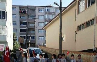 Alaplı’da yaya geçitleri kırmızıya boyandı