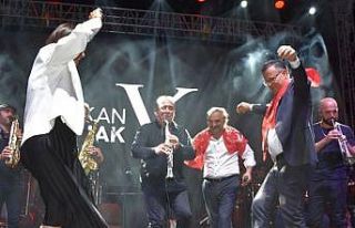 Alaşehir Üzüm Festivalinde Volkan Konak sahne aldı