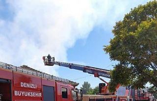 Alevlerin sardığı evden geriye döküntüler kaldı