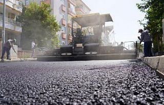 Alitaşı Mahallesinde asfalt serimi