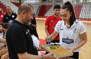 Alpedo Kahramanmaraş Kadın Voleybol Takımının...