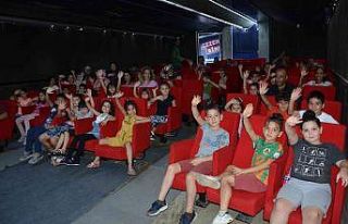 Altın Portakal Sinema Tırı vatandaşları beyaz...