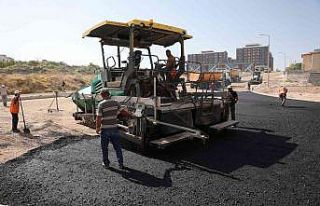 Altyapısı yenilenen cadde ve sokaklarda asfalt serimi...