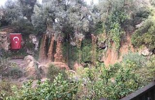 Anadolu’nun en etkileyici şelalesi çamur çağladı