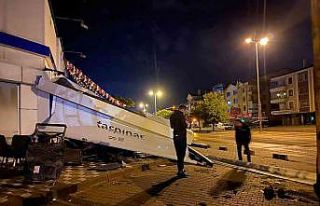 Ankara’da direksiyon hâkimiyetini kaybeden sürücü...