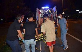 Antalya’da motosiklet orta refüje çarptı: 1 i...