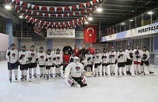 Antalya’nın tek buz hokeyi takımı sezona hazırlanıyor