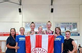 Antalyasporlu cimnastikçiler madalyaları topladı