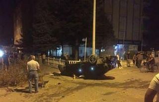 Aşırı süratli otomobil takla atarak alev aldı