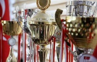 ASÜ’lü sporcular 2021-2022 sezonunda 26 madalya...