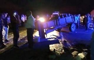 Avrupa Otoyolu’nda kamyonla çarpışan traktör...