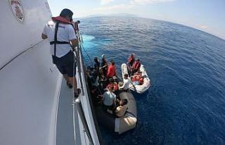 Aydın’da 13 düzensiz göçmen kurtarıldı, bir...