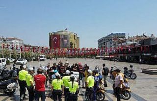 Aydın’da moto kuryelere trafik eğitimi verildi