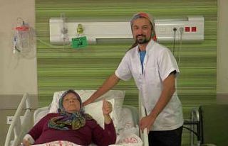 Ayşe teyzenin bacağı kesilmeden kurtarıldı