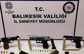 Ayvalık Polisi ruhsatsız silah taşıyanlara geçit...