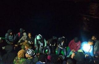 Ayvalık’ta Türk karasularına itilen 45 göçmen...