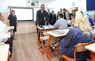 Bakan Özer’den uyum eğitimleri programına başlayan...