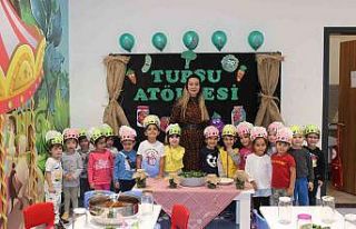 Bakımevinde turşu kurma etkinliği