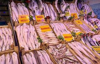 Balık tezgâhlarında mezgit yoğunluğu