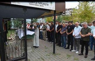 Balkonda ölü bulunan genç toprağa verildi