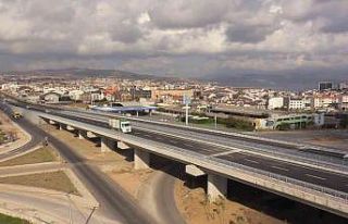Bandırma’daki üst geçit çift taraflı olarak...